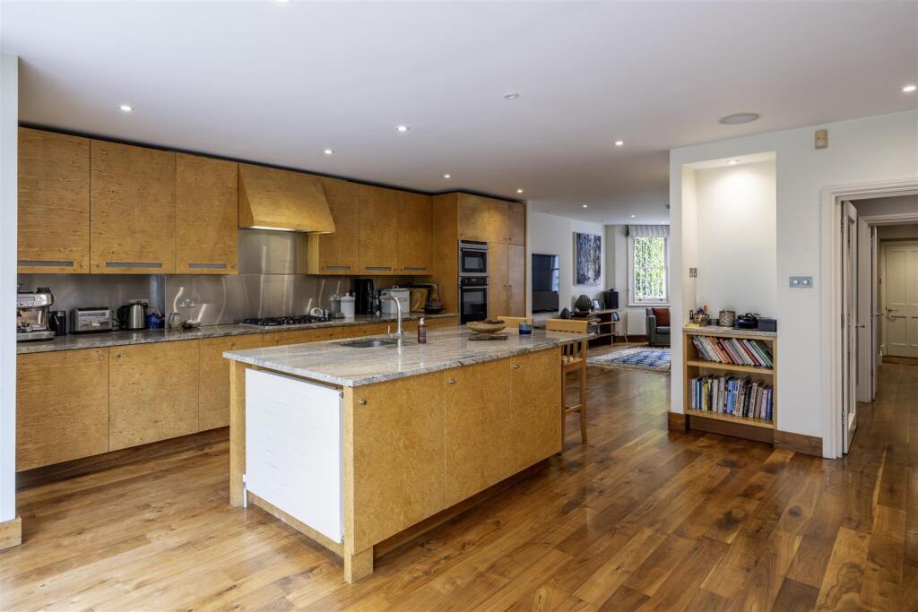 House in London - View 5