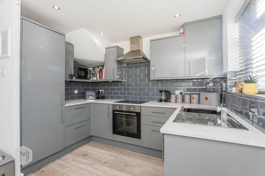 Tottington Road, Bury, BL8 photo 2