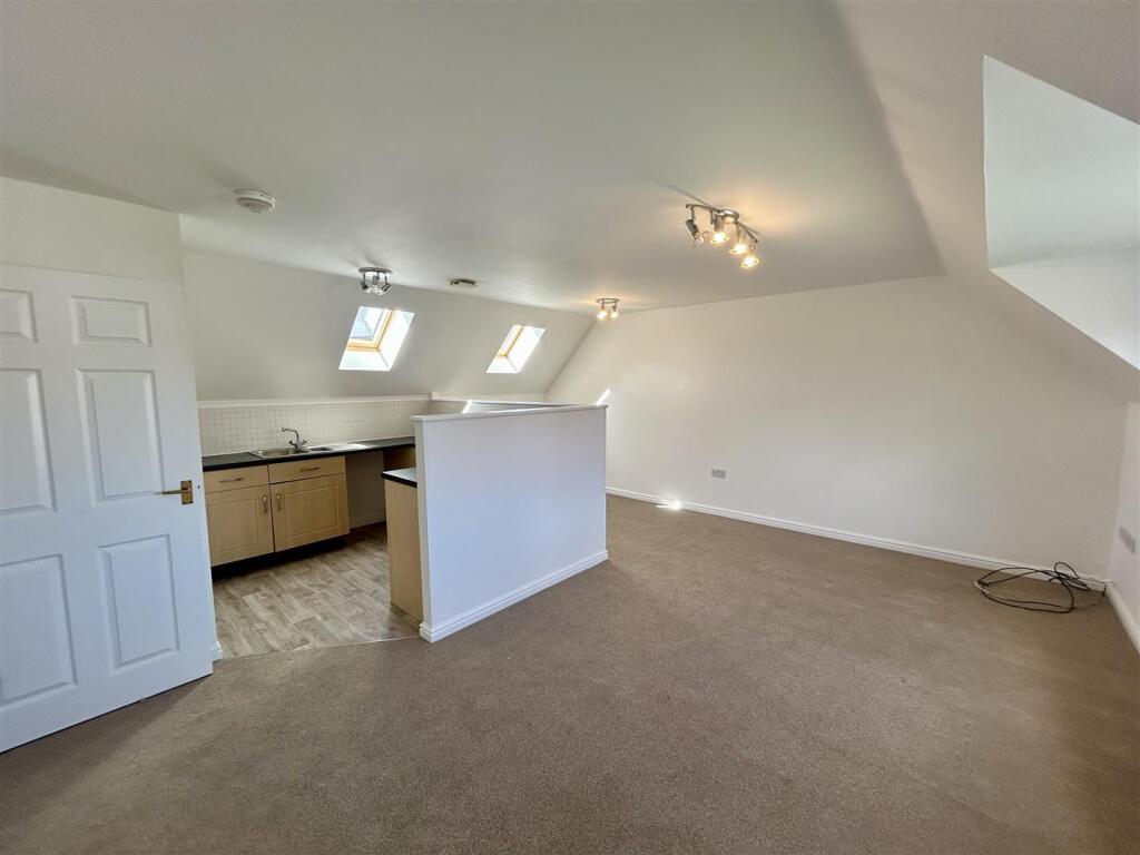 House in Leominster, Broadward - View 2
