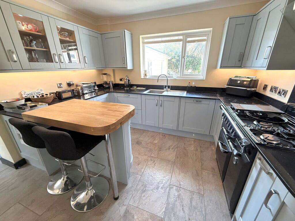 Sutton Avenue, Rustington photo 2