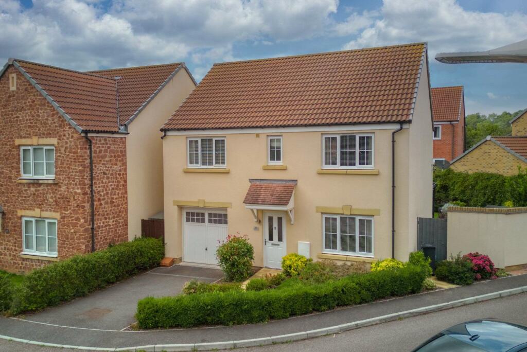 Main image of property: Halletts Road, Monkton Heathfield, Taunton TA2 8FJ