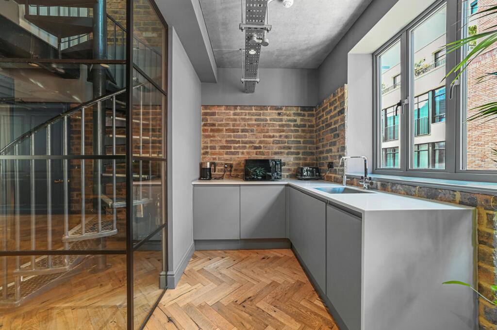 MD-BERICOTE-8TottenhamMews-20.JPG