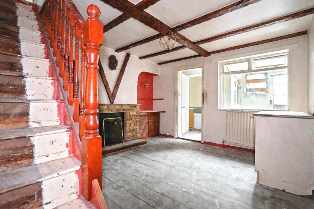 House in Dartford - More