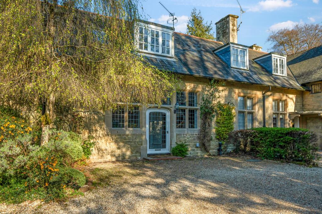 Main image of property: Hollycombe, Liphook, GU30