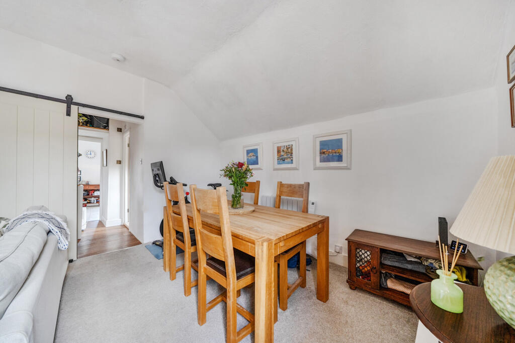 Apartment in Newbury, West Berkshire - View 5