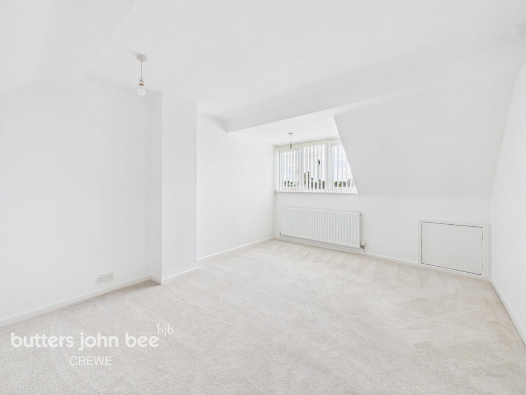 House in Crewe, Wistaston - More