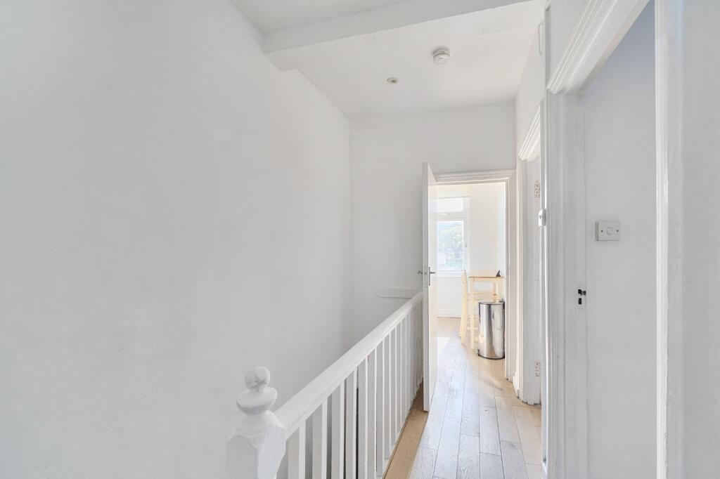 Apartment in London - View 5