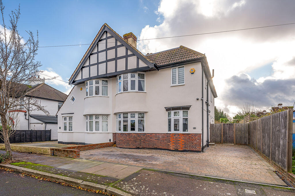 Cloisters Avenue,  Bickley, Bromley photo 4