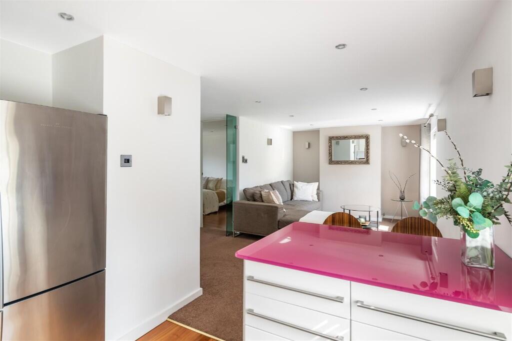 Apartment in Redhill - View 5