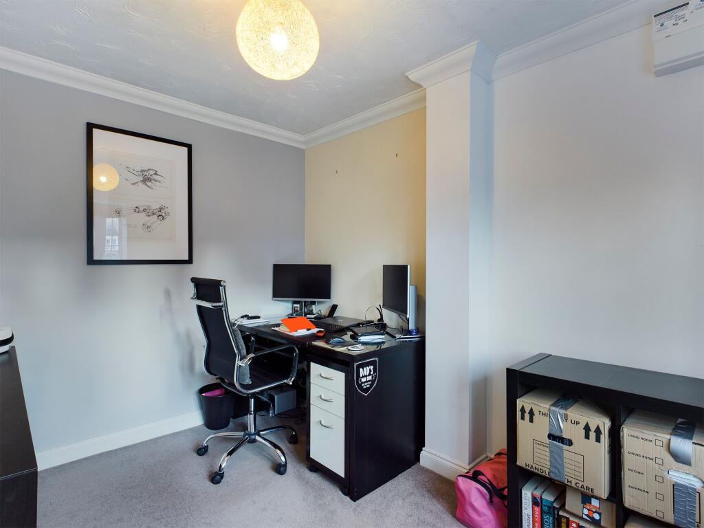 House in Towcester, West Northamptonshire - More