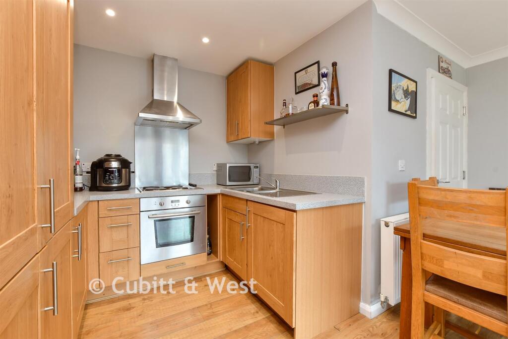 Apartment in Redhill, Merstham - View 4