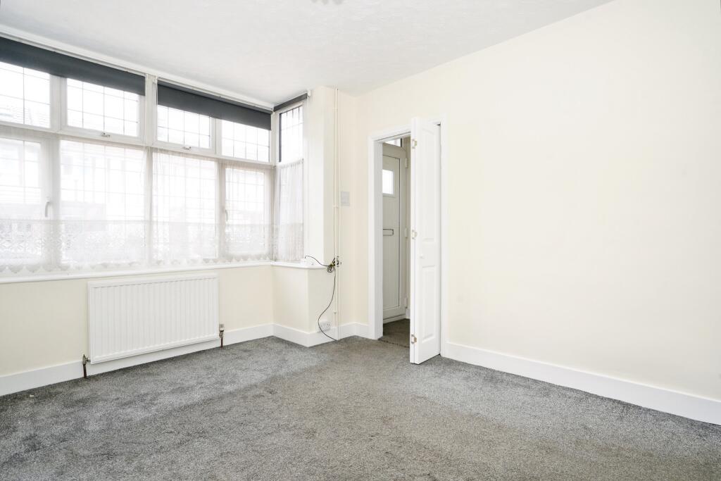 House in Luton - View 3