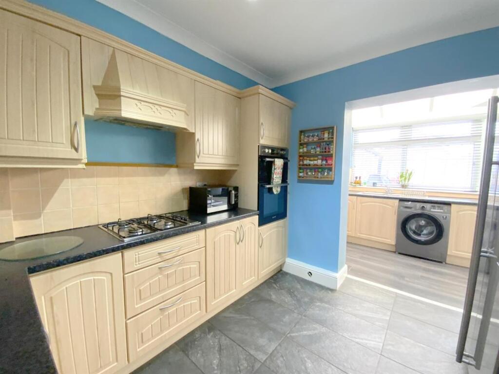 Newstead Avenue, Holton-Le-Clay photo 5