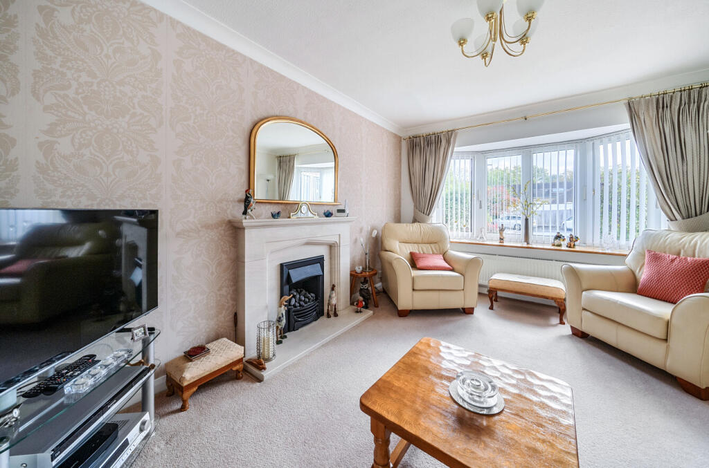 Whistley Close, Bracknell, Berkshire photo 2