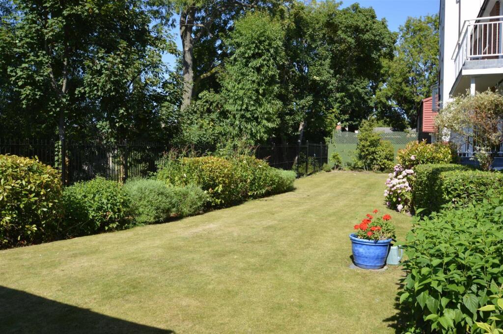 Apartment 46, Hazledine Court, Longden Coleham, Shrewsbury, SY3 7BS photo 4