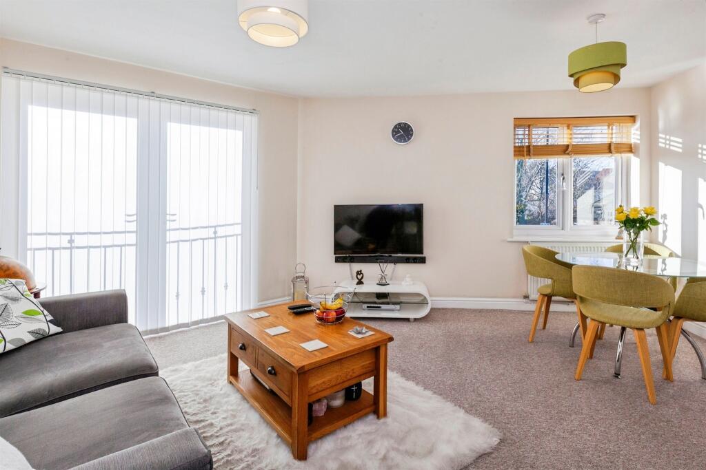 Elliman Avenue, SLOUGH photo 3