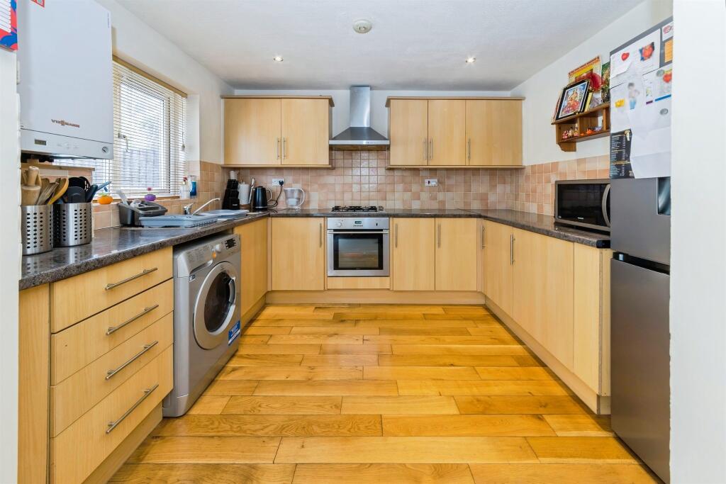House in Redhill - View 3