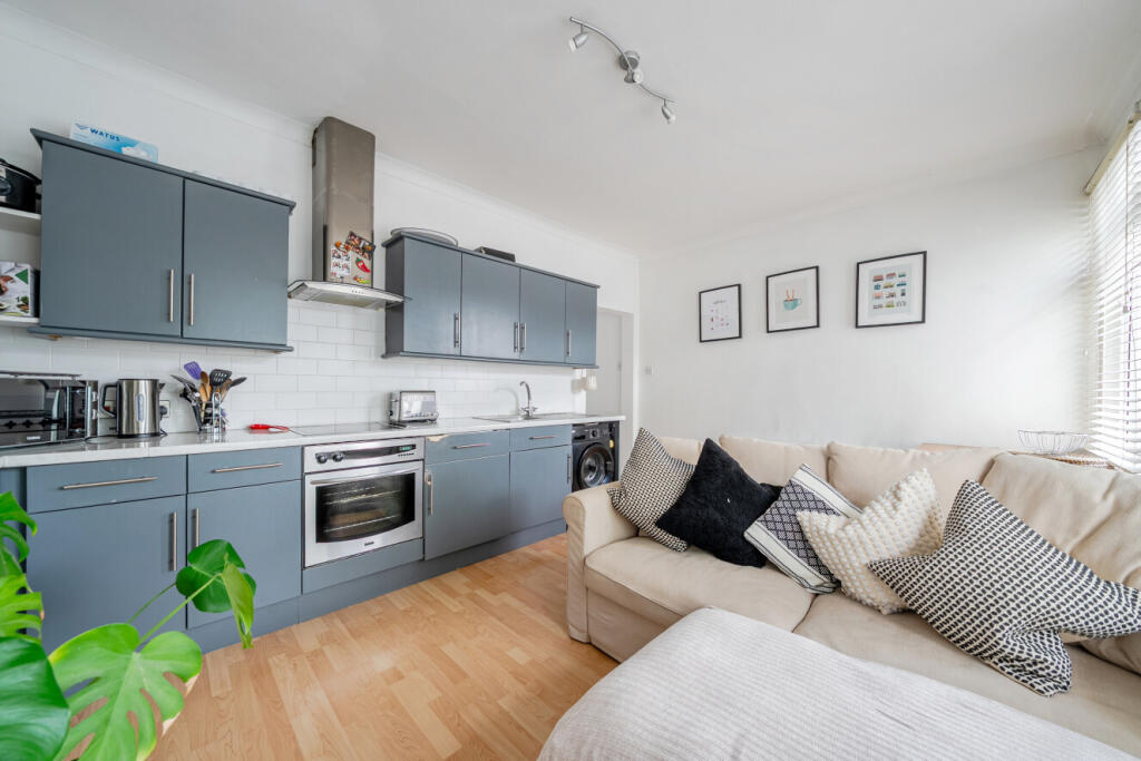 Main image of property: Eswyn Road, Tooting, London, SW17