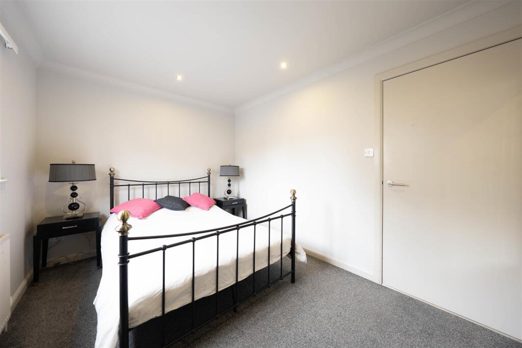 Apartment in Perth - View 2