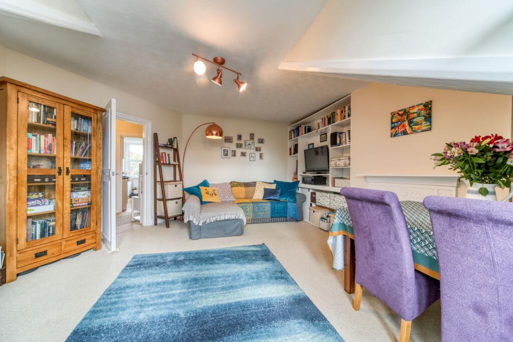 Apartment in Croydon - View 3
