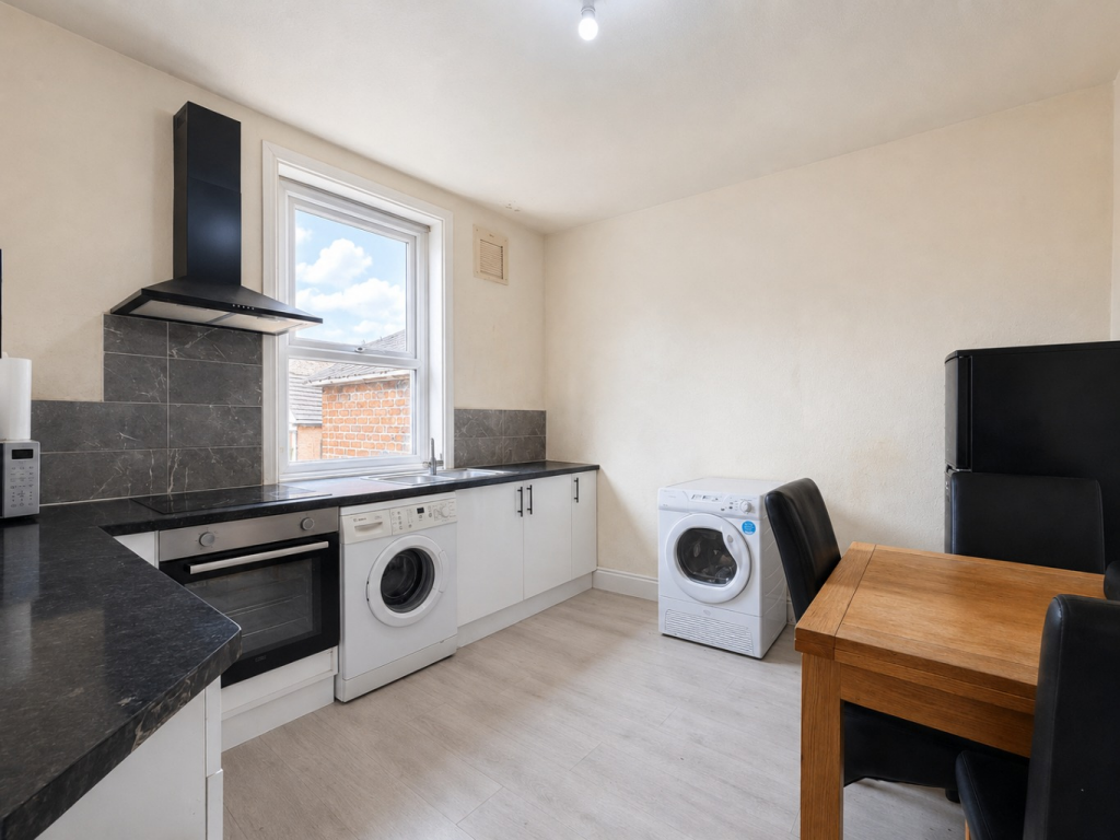 Apartment in Preston - View 4