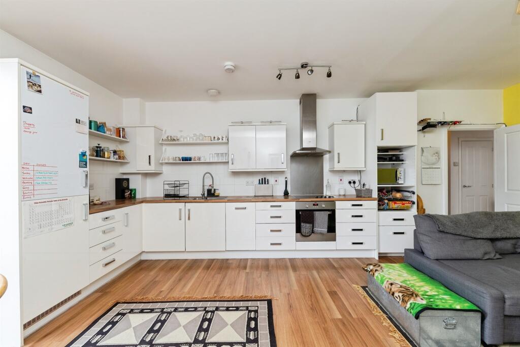 Apartment in Welwyn Garden City, Peartree - View 4