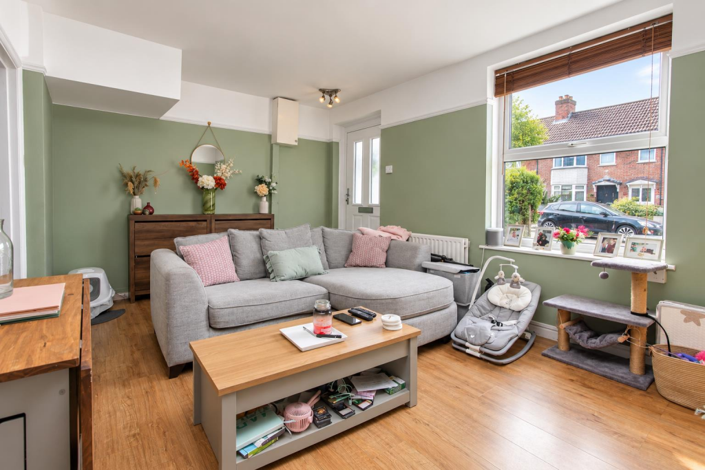 House in Sutton - View 2