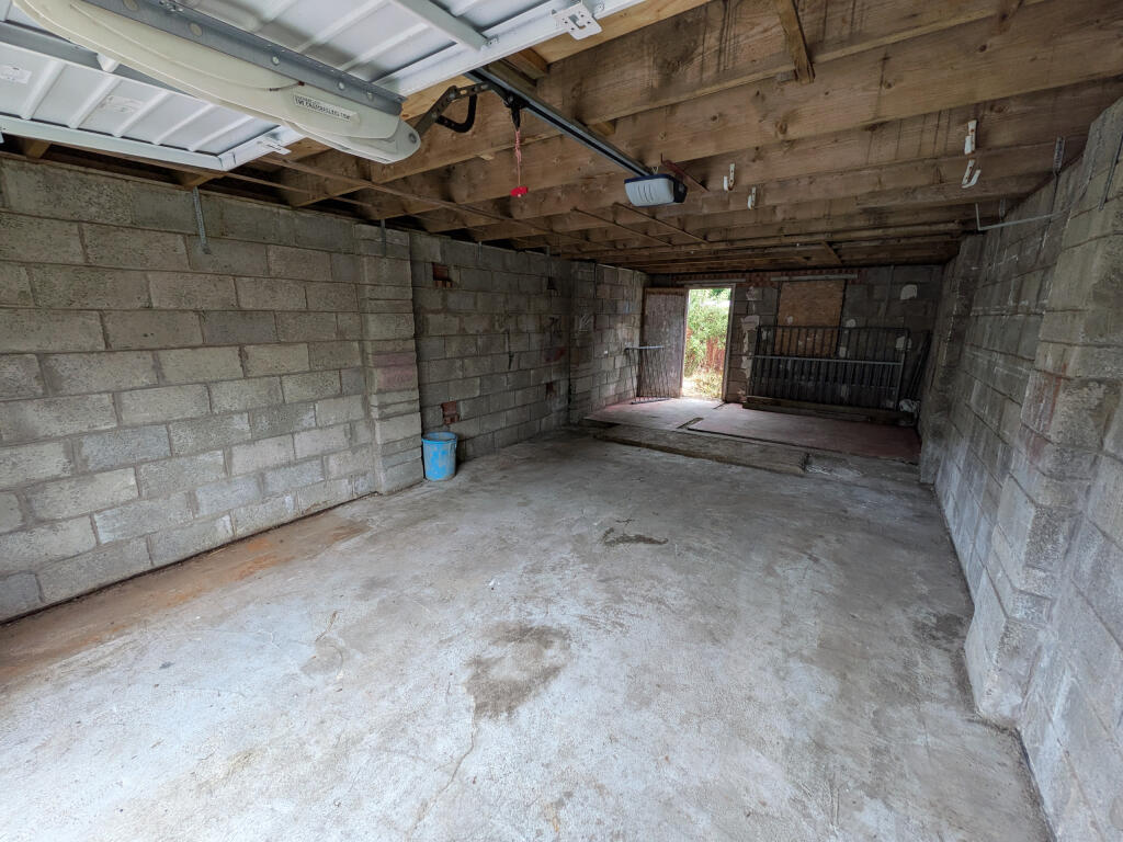 Garage and Land 171 Kingsbridge Drive, Glasgow, Glasgow City - View 5