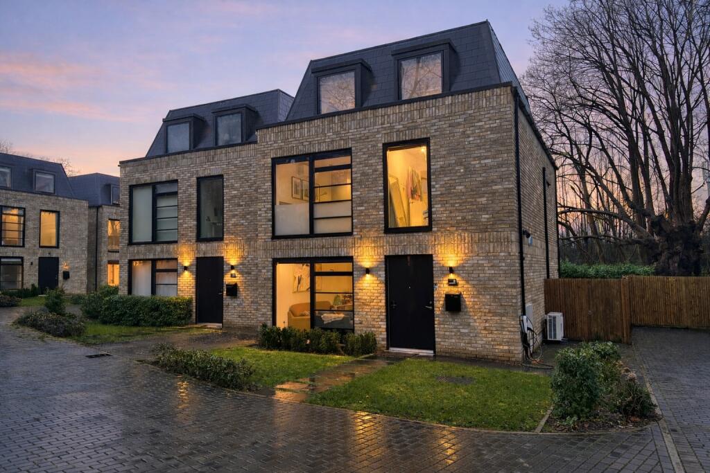 Main image of property: Foxmore Place, Sydenham, London, SE26