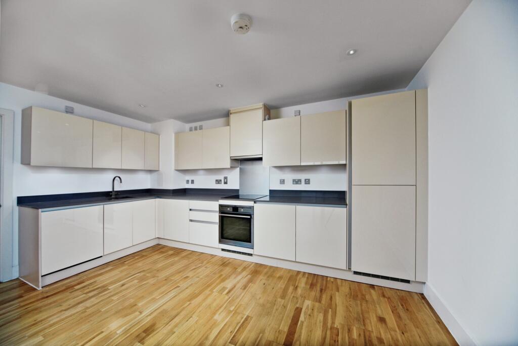 2-bed apartment on 386 Streatham High Road, London, SW16, £455,000