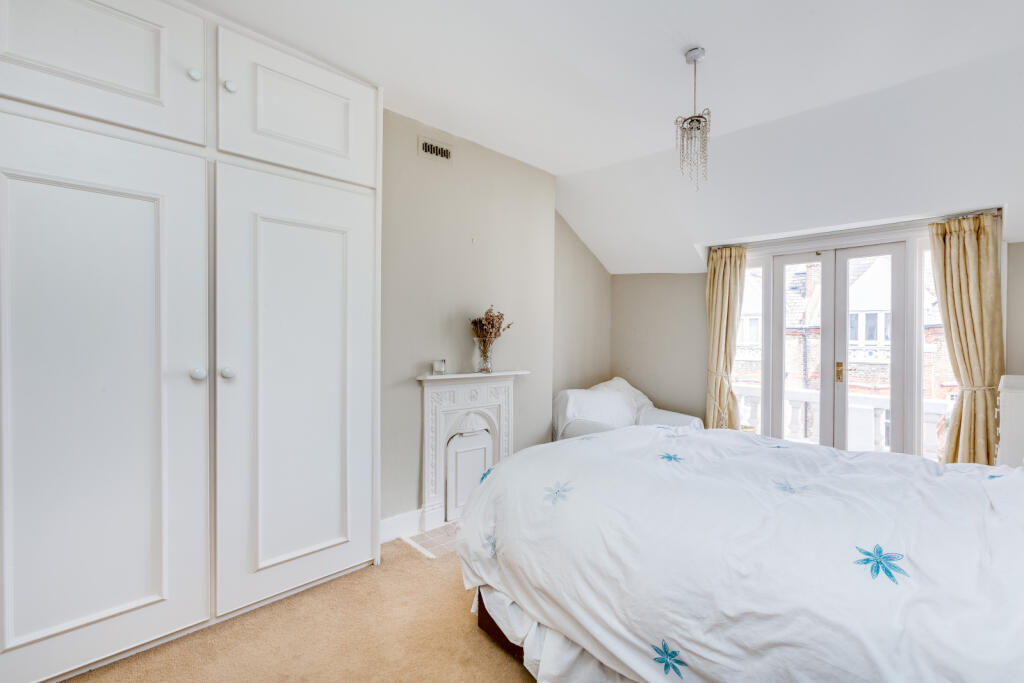House in London - View 5
