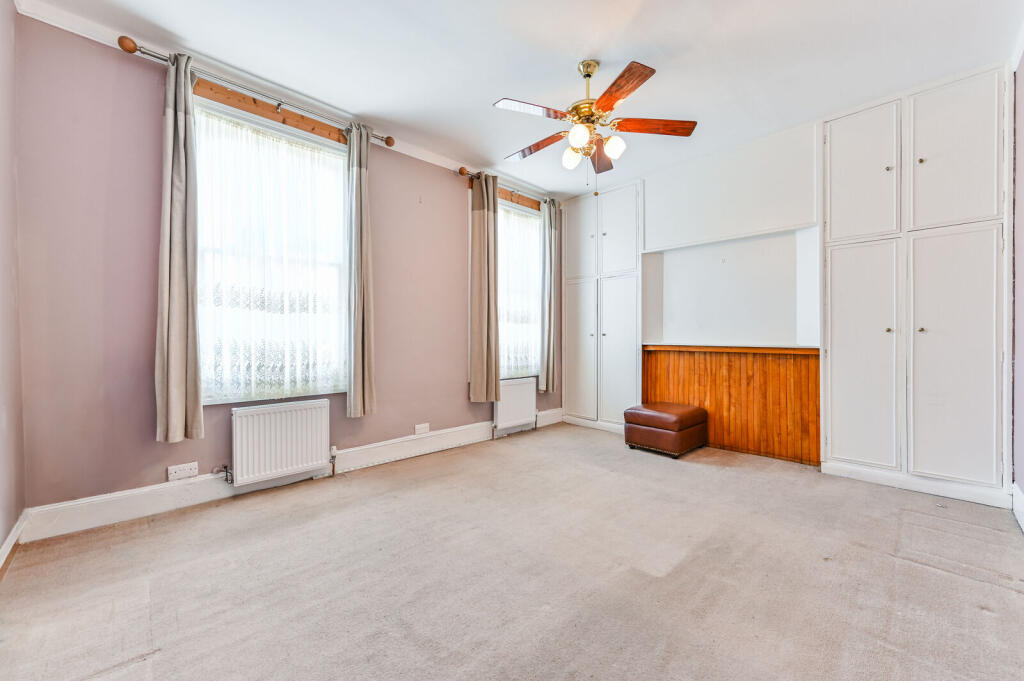 Elfort Road, Arsenal, London, N5 - View 2