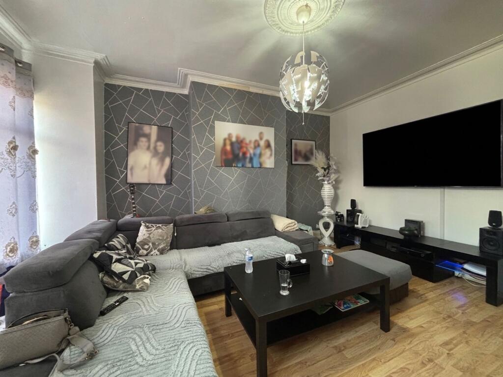 House in Leeds - View 2