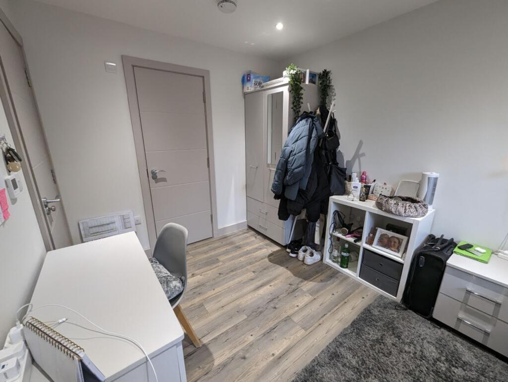 House in Bristol, Highbrook Park, Winterbourne - More