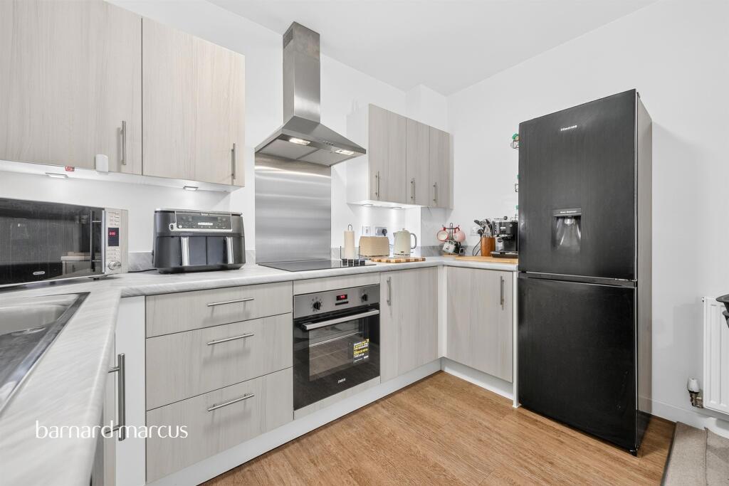 Apartment in Sutton - View 2