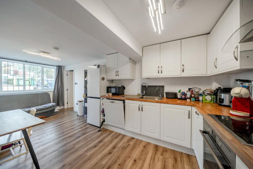 House in London - View 3