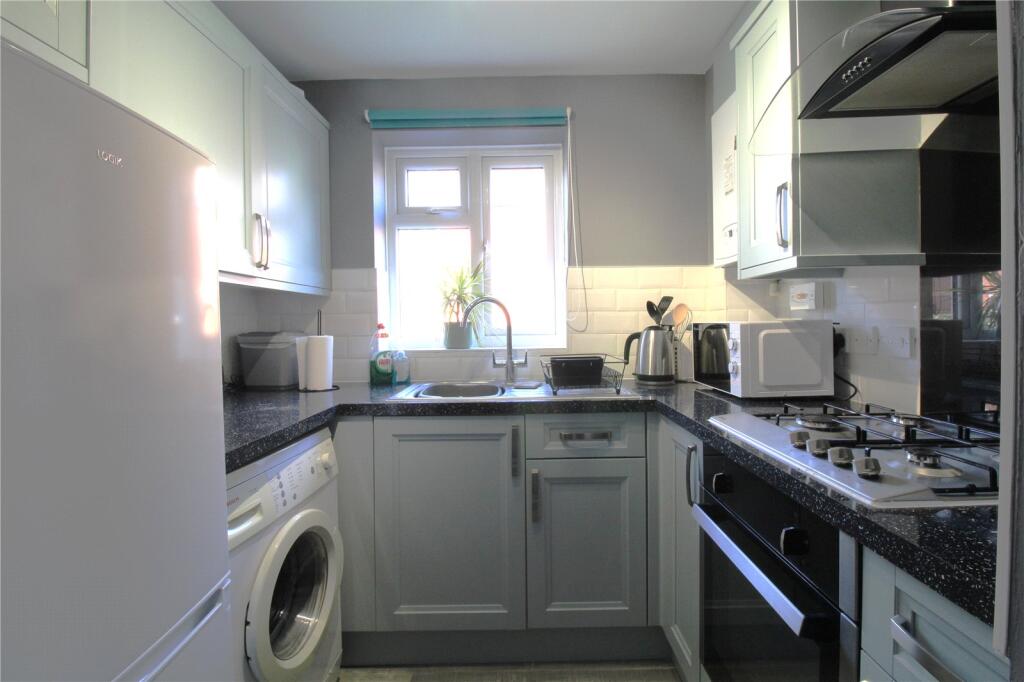 Great Oaks Chase, Chineham, Basingstoke, RG24 photo 3