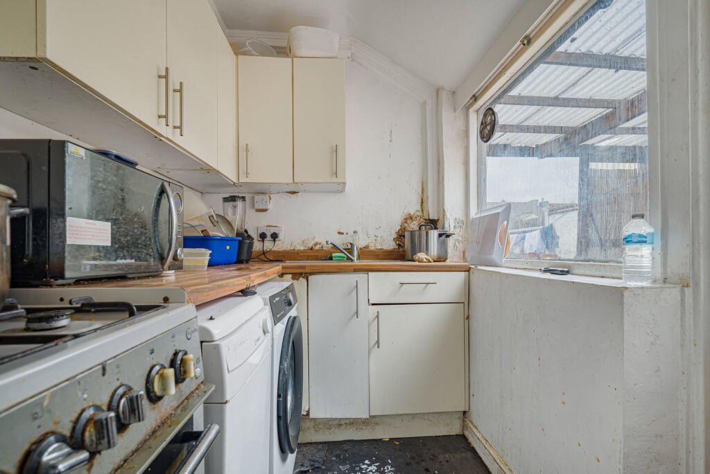 House in Bromley - View 5