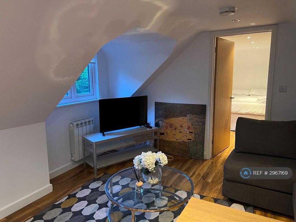 Apartment in Tonbridge and Malling, Kings Hill - View 2