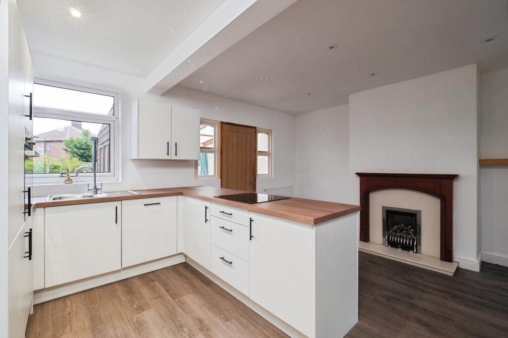 Lilac Crescent, Beeston, Nottingham, Nottinghamshire, NG9 photo 3
