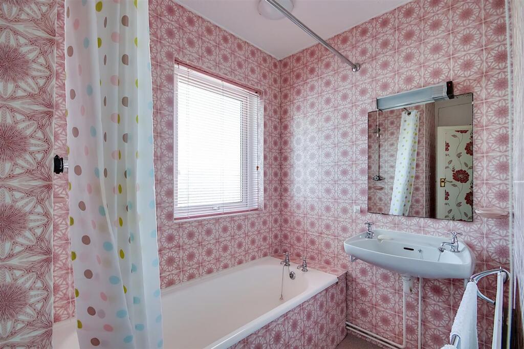 Bulkington Avenue, Worthing, BN14 photo 4