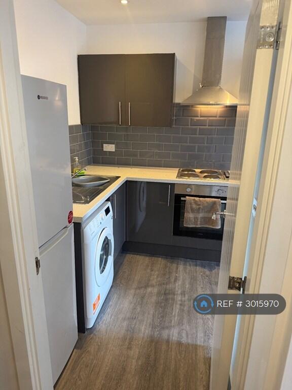 Apartment in Calderdale, Well Head, Boothtown - View 4