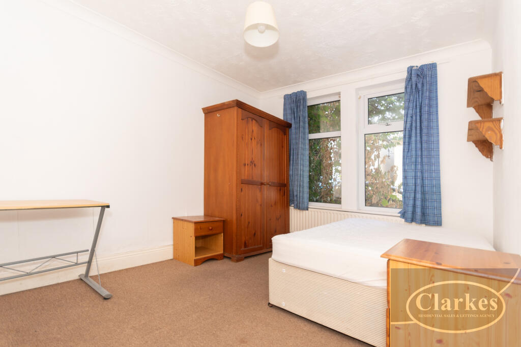 Cranmer Road, Winton, Dorset photo 5
