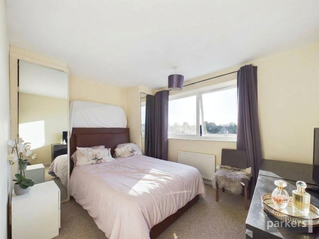 Apartment in Reading - View 4