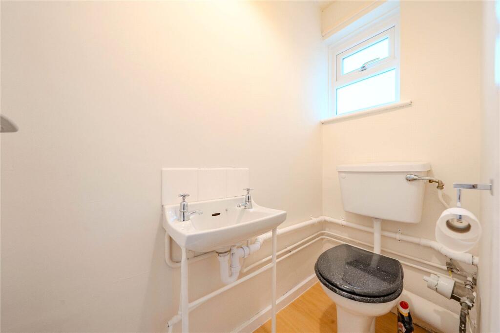 Holtdale Place, Leeds, West Yorkshire photo 4