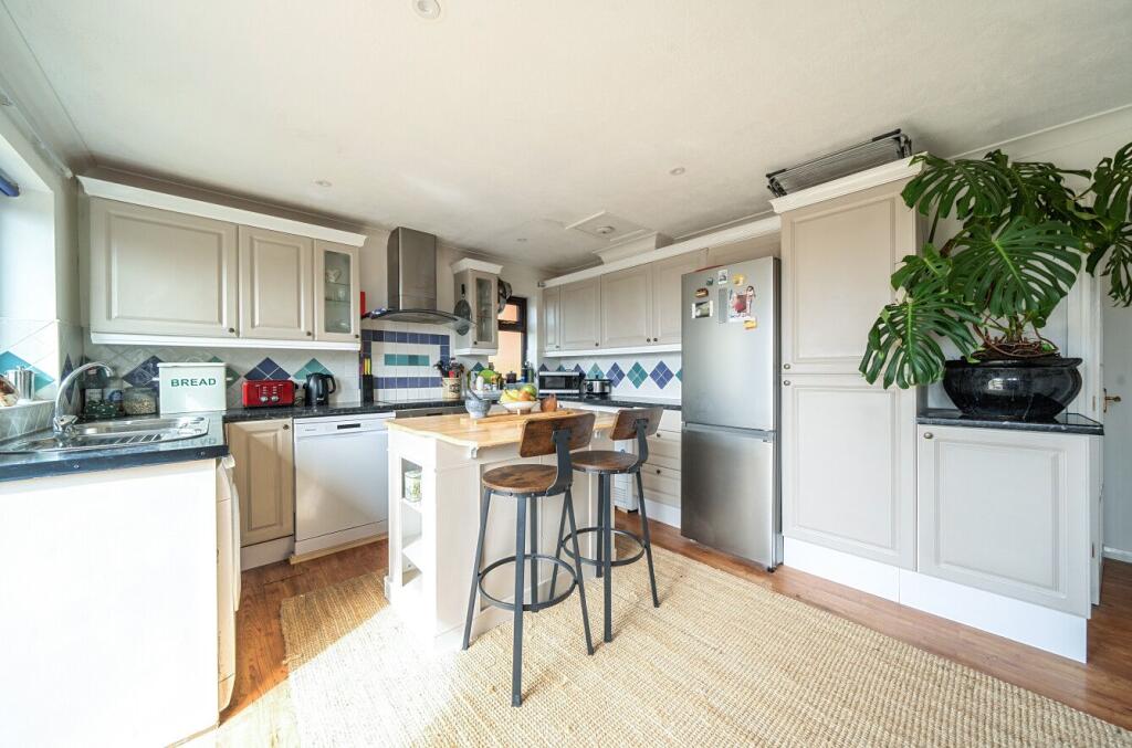 Pinwood Meadow Drive, Exeter - View 2