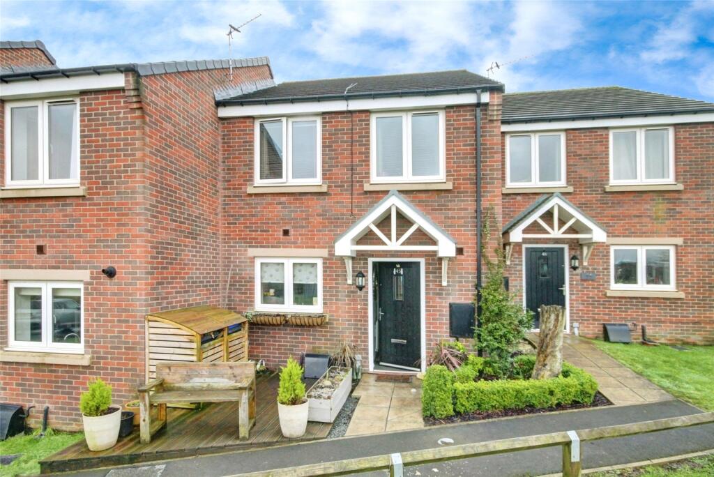 3-bed terraced on 45, Hill Top View, £73,000