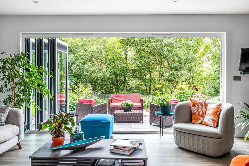 Whitmore Vale Road, Grayshott/Hindhead, Surrey, GU26 photo 3