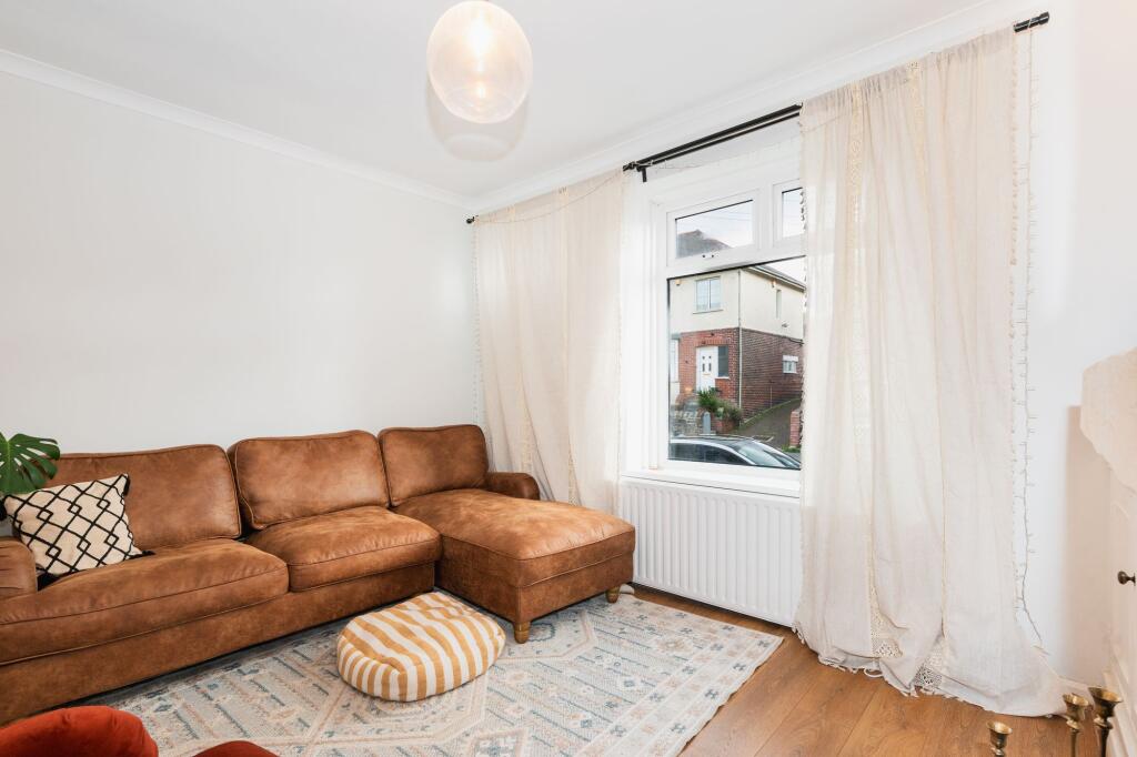 House in Sheffield, Steel Bank, Crookes - More
