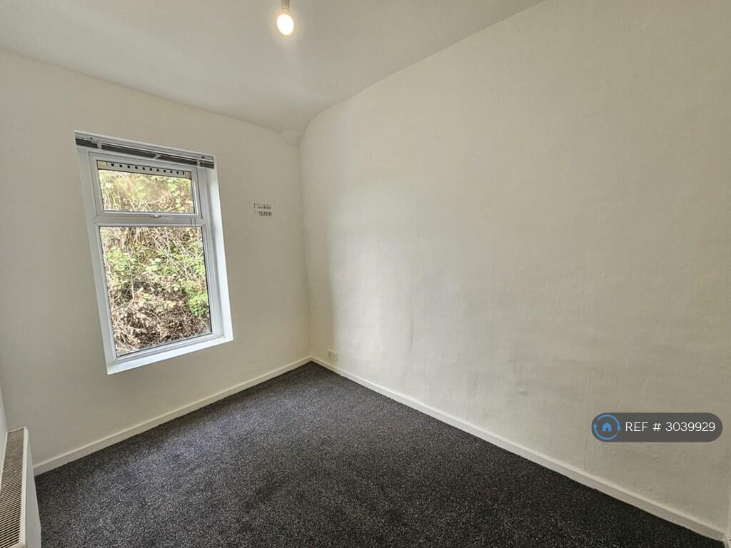 House in Oldham - View 4